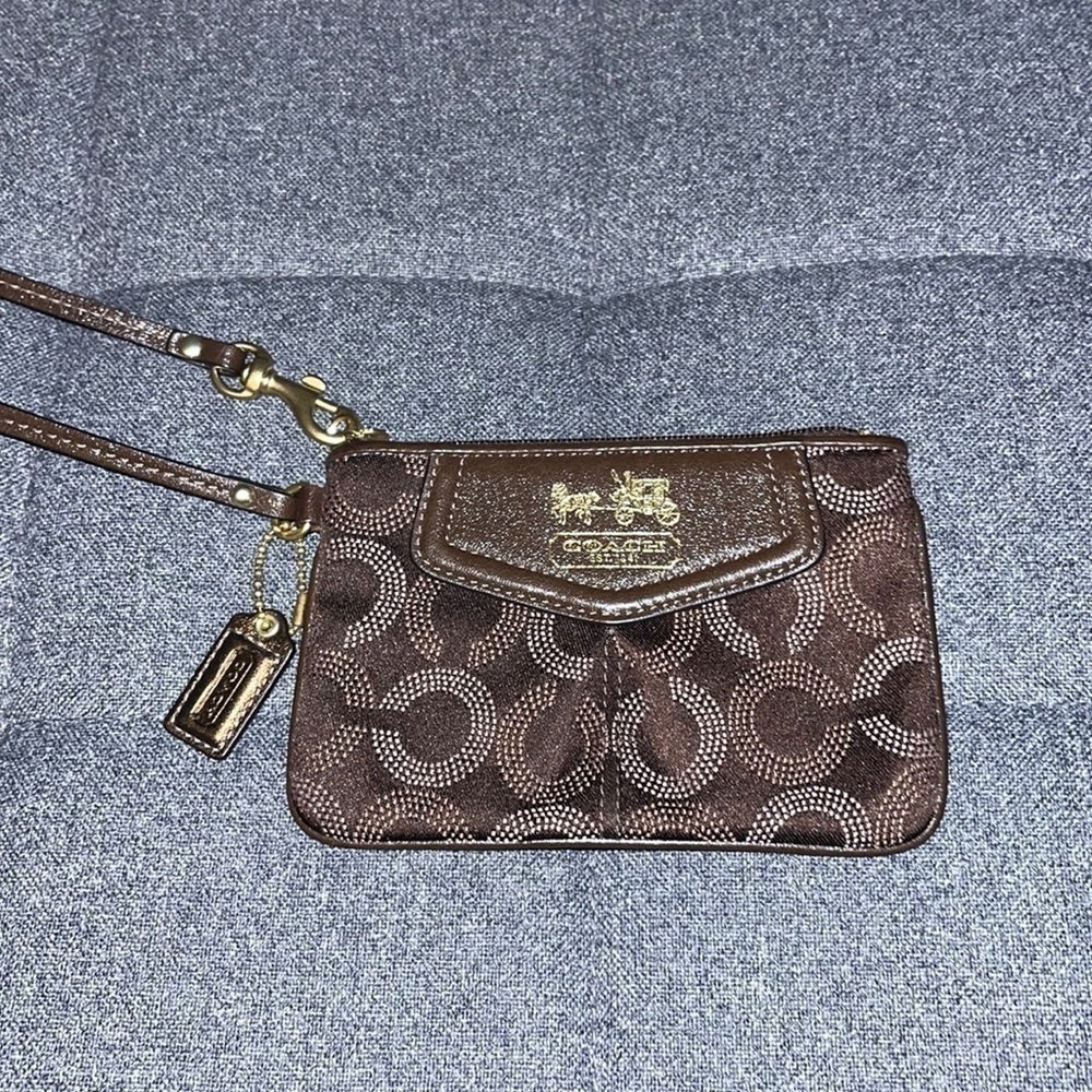 NWOT Coach Madison Dotted OP Art Wristlet